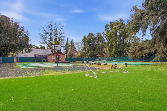 9313 N Hills Ct, Oakdale, CA 95361