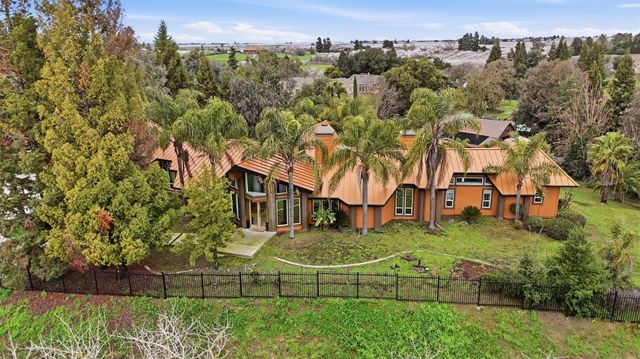 9313 N Hills Ct, Oakdale, CA 95361