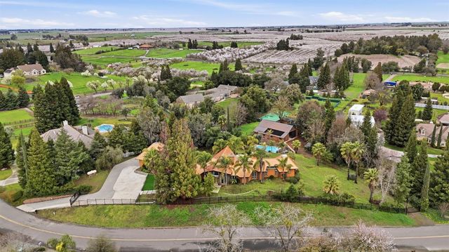 9313 N Hills Ct, Oakdale, CA 95361