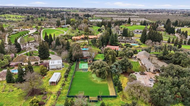 9313 N Hills Ct, Oakdale, CA 95361