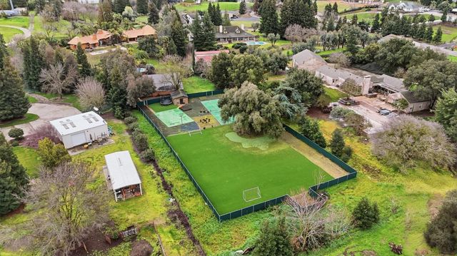 9313 N Hills Ct, Oakdale, CA 95361