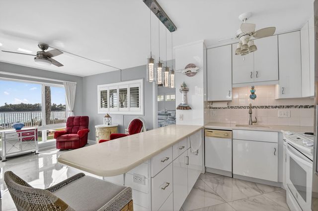 214 Inlet Way 106, Palm Beach Shores, FL 33404