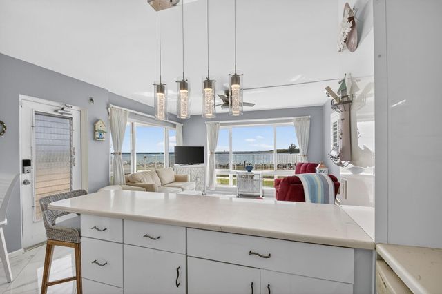 214 Inlet Way 106, Palm Beach Shores, FL 33404