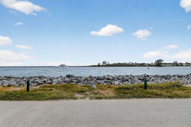 214 Inlet Way 106, Palm Beach Shores, FL 33404