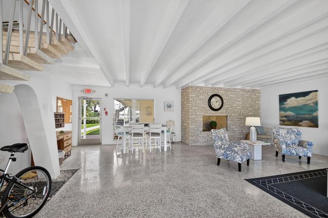 214 Inlet Way 106, Palm Beach Shores, FL 33404