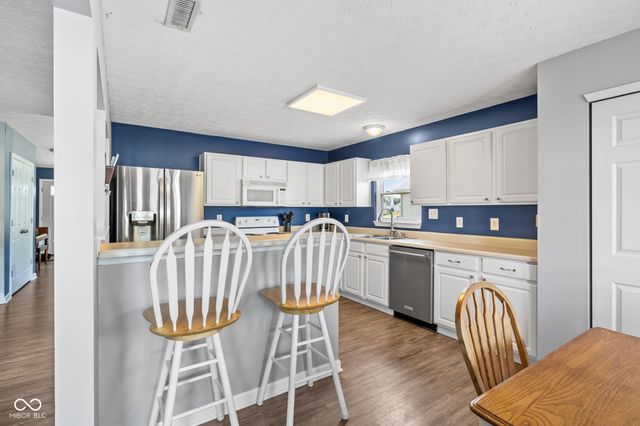 768 Yellowwood Drive, Greenwood, IN 46143