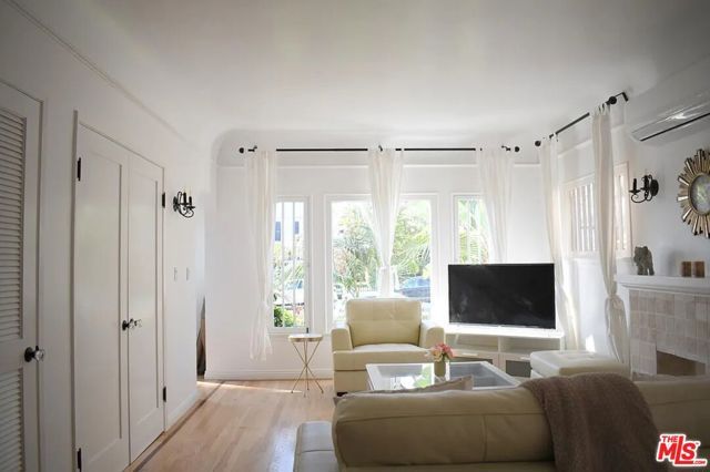 947 5th Street A, Santa Monica, CA 90403