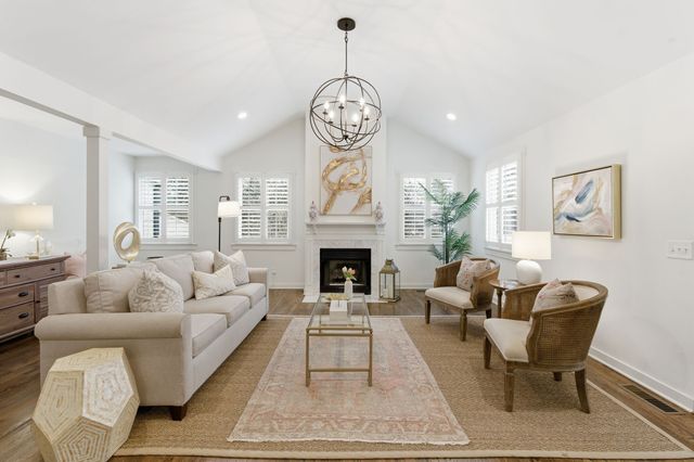 745 Vosswood Dr, Nashville, TN 37205