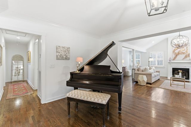 745 Vosswood Dr, Nashville, TN 37205