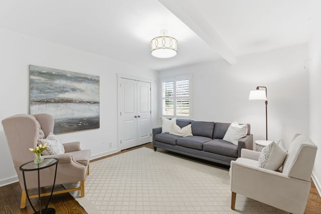 745 Vosswood Dr, Nashville, TN 37205