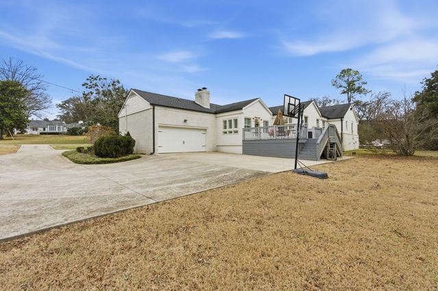 745 Vosswood Dr, Nashville, TN 37205