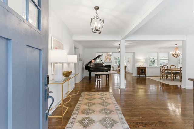 745 Vosswood Dr, Nashville, TN 37205