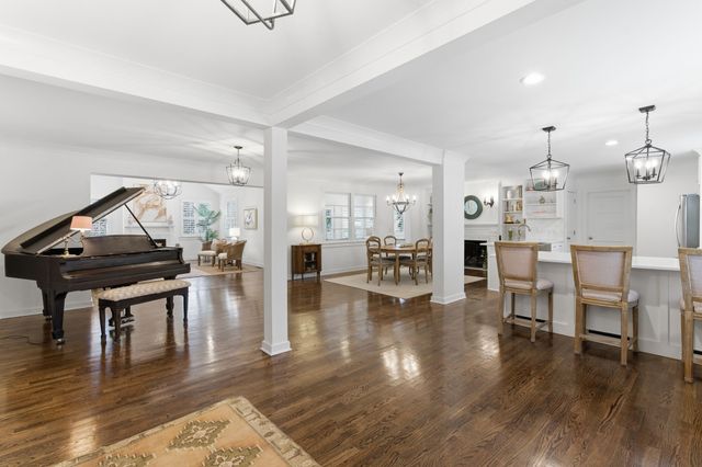 745 Vosswood Dr, Nashville, TN 37205