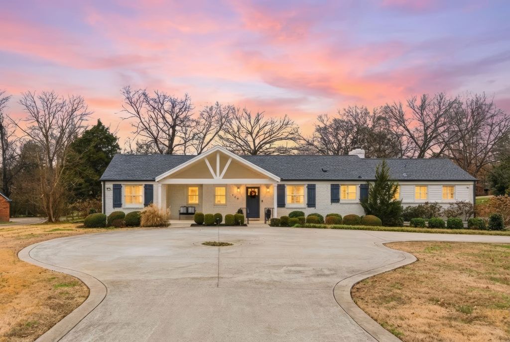 745 Vosswood Dr, Nashville, TN 37205