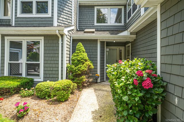 45 Madder Lake Circle, Commack, NY 11725