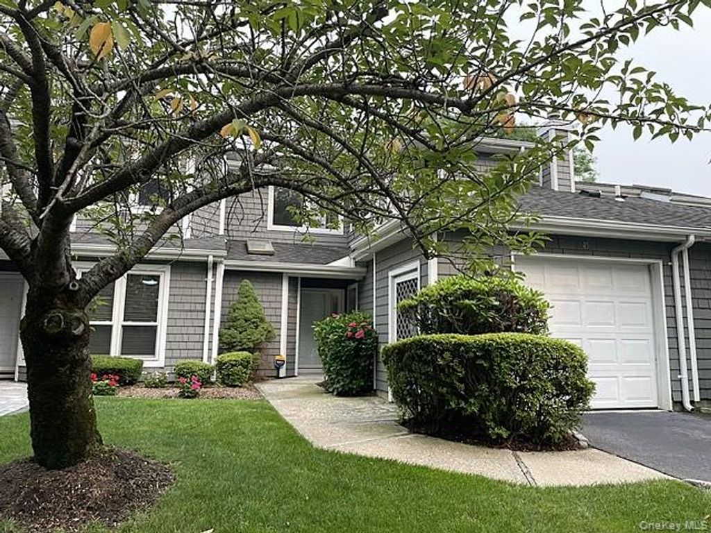 45 Madder Lake Circle, Commack, NY 11725