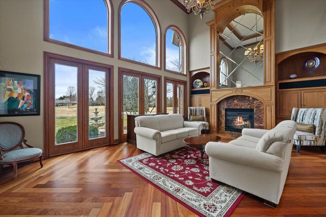 915 N Evergreen CIRCLE, Hartland, WI 53029