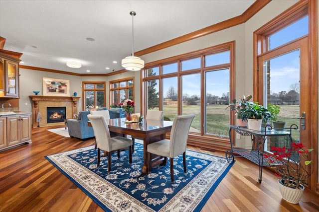 915 N Evergreen CIRCLE, Hartland, WI 53029