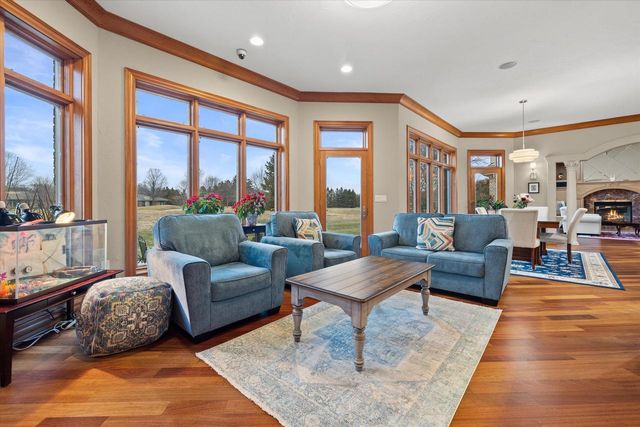 915 N Evergreen CIRCLE, Hartland, WI 53029