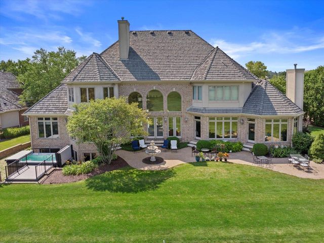 915 N Evergreen CIRCLE, Hartland, WI 53029