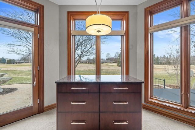 915 N Evergreen CIRCLE, Hartland, WI 53029