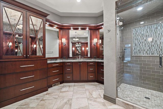 915 N Evergreen CIRCLE, Hartland, WI 53029