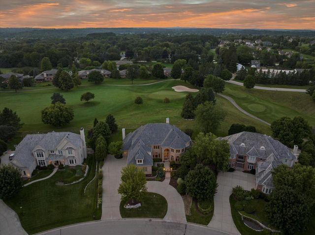 915 N Evergreen CIRCLE, Hartland, WI 53029