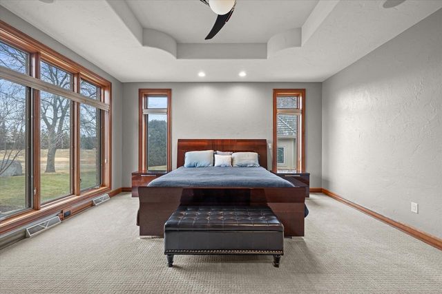 915 N Evergreen CIRCLE, Hartland, WI 53029