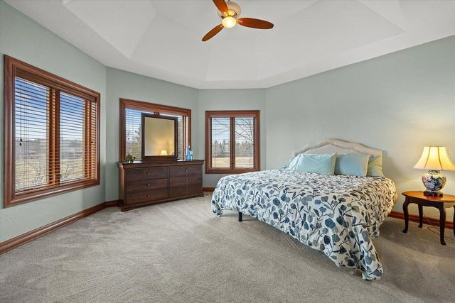 915 N Evergreen CIRCLE, Hartland, WI 53029