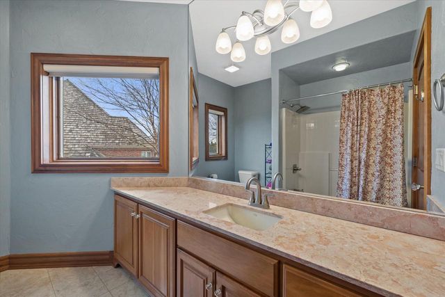 915 N Evergreen CIRCLE, Hartland, WI 53029