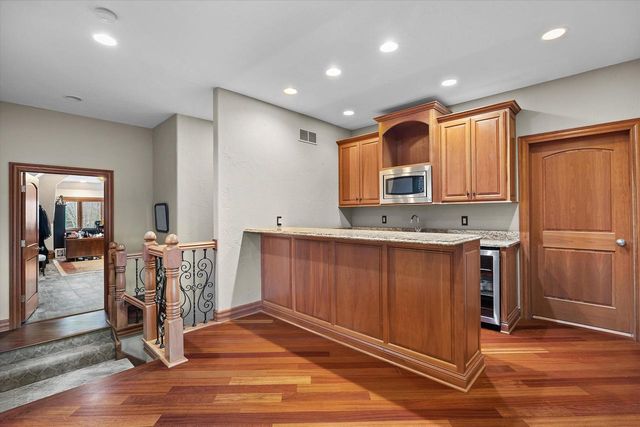 915 N Evergreen CIRCLE, Hartland, WI 53029