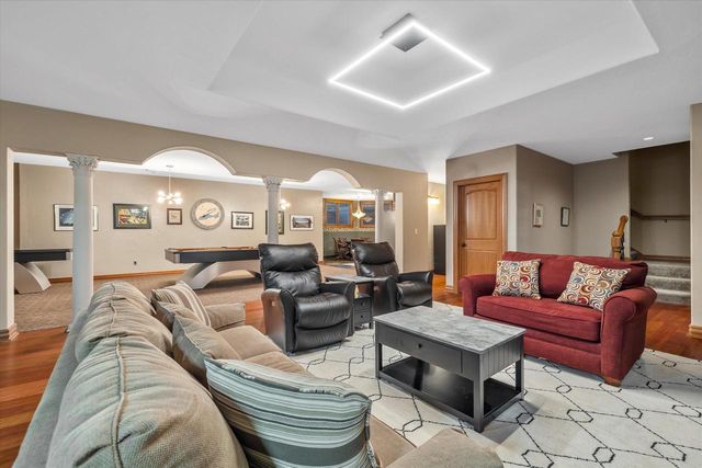 915 N Evergreen CIRCLE, Hartland, WI 53029