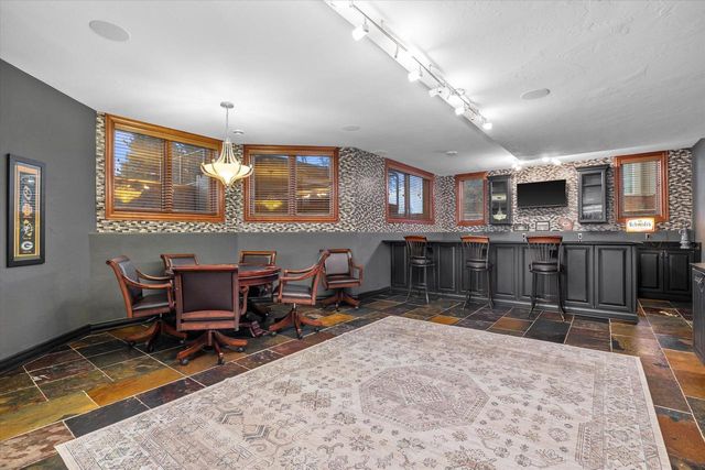 915 N Evergreen CIRCLE, Hartland, WI 53029