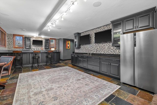 915 N Evergreen CIRCLE, Hartland, WI 53029