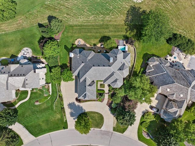 915 N Evergreen CIRCLE, Hartland, WI 53029