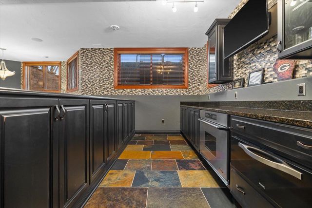 915 N Evergreen CIRCLE, Hartland, WI 53029