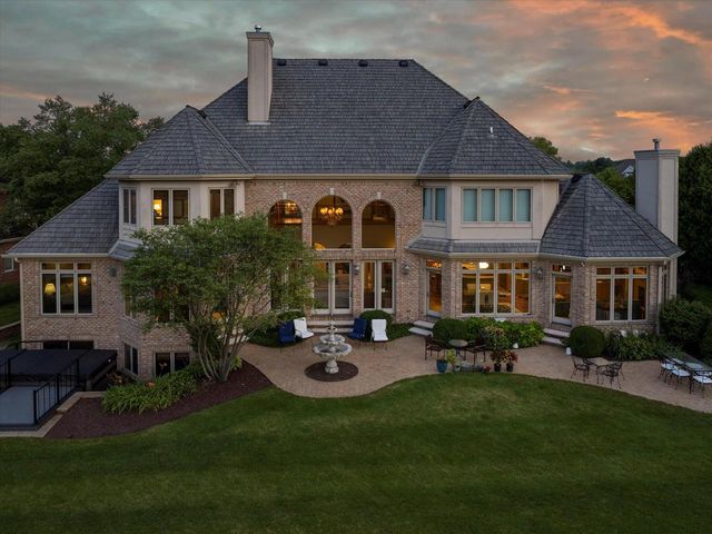 915 N Evergreen CIRCLE, Hartland, WI 53029