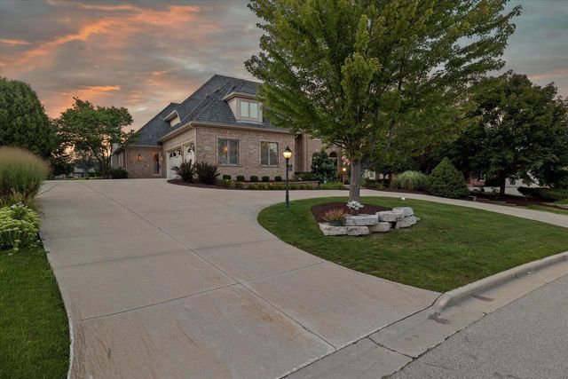 915 N Evergreen CIRCLE, Hartland, WI 53029