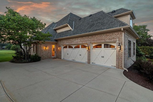 915 N Evergreen CIRCLE, Hartland, WI 53029
