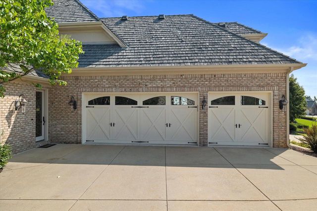 915 N Evergreen CIRCLE, Hartland, WI 53029