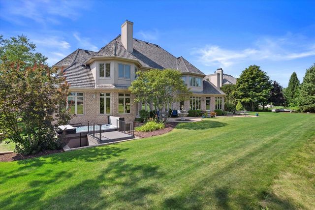 915 N Evergreen CIRCLE, Hartland, WI 53029