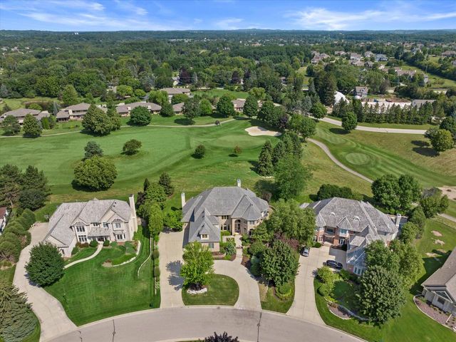 915 N Evergreen CIRCLE, Hartland, WI 53029