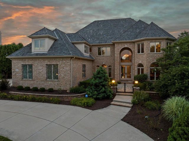 915 N Evergreen CIRCLE, Hartland, WI 53029