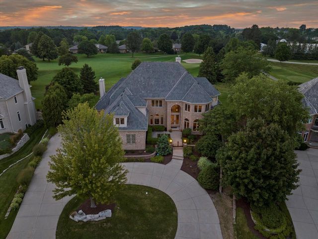 915 N Evergreen CIRCLE, Hartland, WI 53029