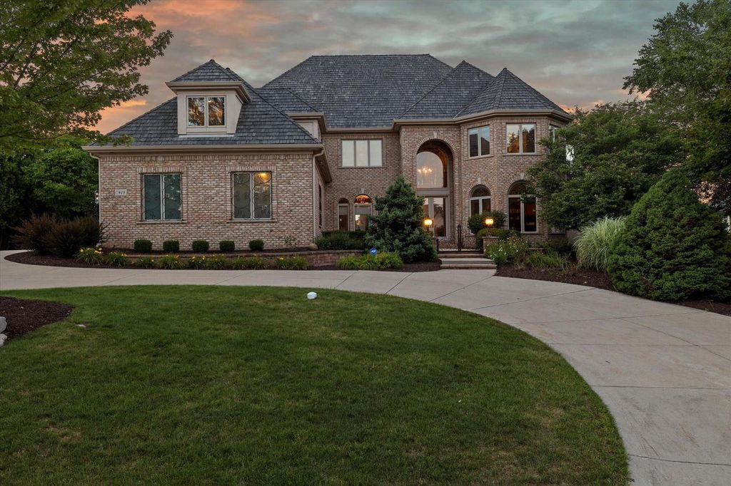 915 N Evergreen CIRCLE, Hartland, WI 53029