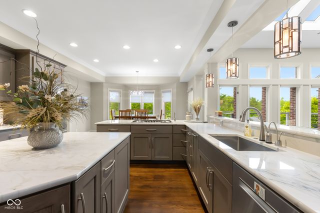 8224 W Mulligan Lane, Columbus, IN 47201
