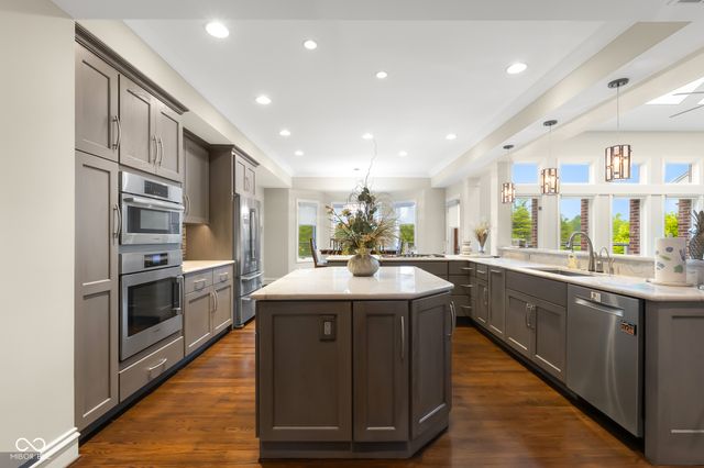 8224 W Mulligan Lane, Columbus, IN 47201