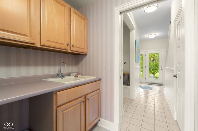 8224 W Mulligan Lane, Columbus, IN 47201