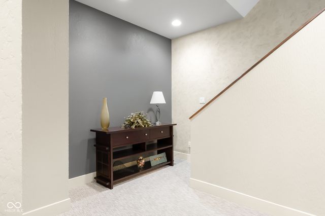8224 W Mulligan Lane, Columbus, IN 47201