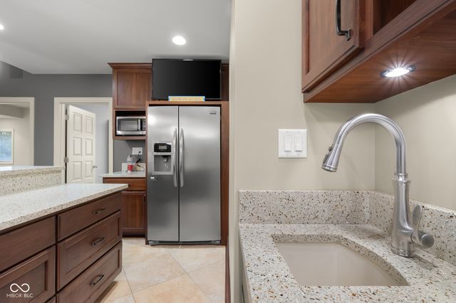 8224 W Mulligan Lane, Columbus, IN 47201